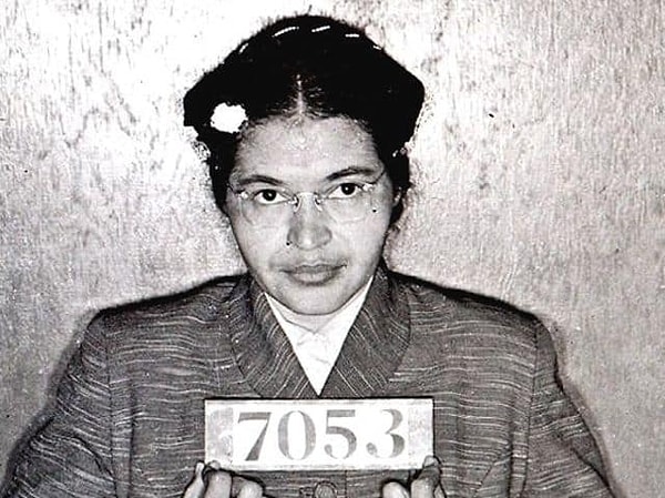 9. В каком году Роза Паркс отказалась уступать место в автобусе белому пассажиру, положив начало движению за гражданские права чернокожих?