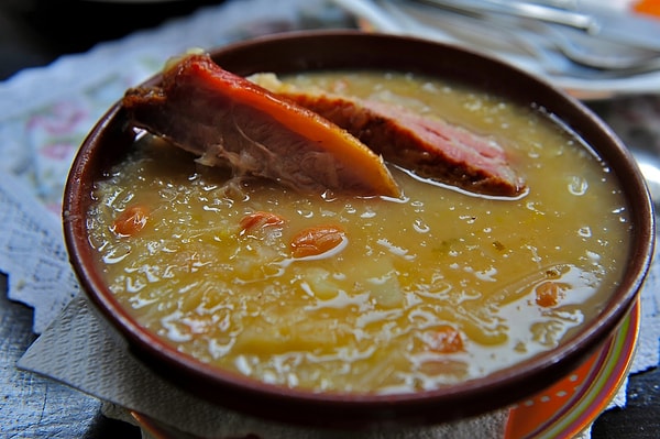 14. Словенская кухня: пойдите в огород, нарвите зелени и сварите из нее супец.