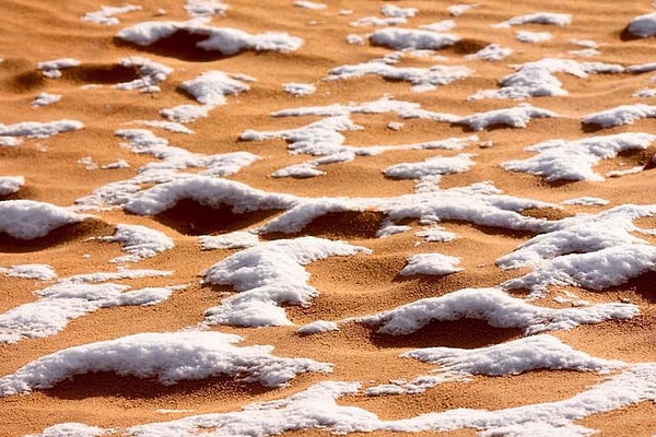 В зимнее время года температура тут близка к 0 ºC, и есть вероятность выпадения снега.