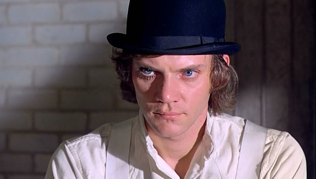 7. A Clockwork Orange'ın delici bakışlı vandalı Alex Delarge'ı hangi aktör canlardırmıştı?