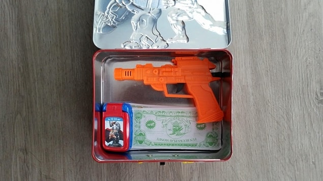 13. Bizim zamanımızda Tom ve Jerry izleyen çocuklar vardı. Dolayısıyla 'ilk yardım' çantasının içinden James Bond eşyaları çıkmazdı. 😒