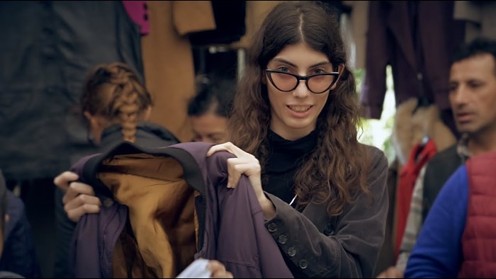 Top Model Öykü Baştaş 100 Lira ile Semt Pazarından Giyindi!