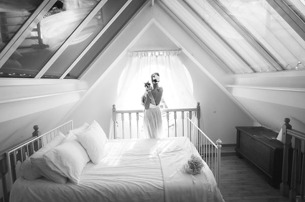 После этого несколько друзей Марианны попросили ее сделать такие же фотосессии на их свадьбах.