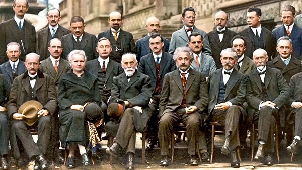 4. Кто выдвинул теорию естественного отбора?