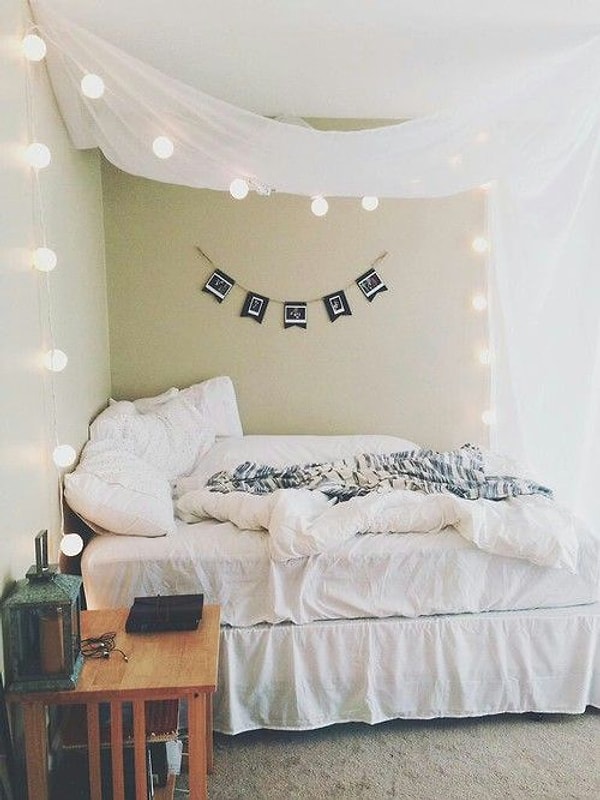 Дополнительная подсветка в спальне будет смотреться очень оригинально.