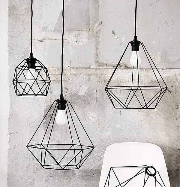 Но если вы все еще хотите использовать люстру, вы можете купить более современный ее вариант, выполненный в стиле минимализма.