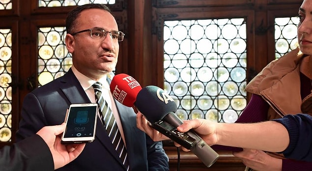 Ankara'dan ilk tepki Hükümet Sözcüsü Bekir Bozdağ'dan geldi: 'Anayasa Mahkemesi yasaların çizdiği sınırı aştı'