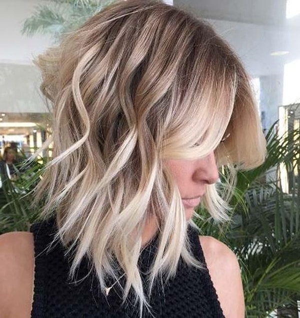 Тебе подойдут светлые тона и омбре ;)