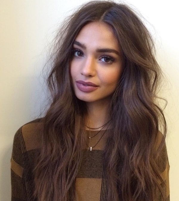 Тебе подойдут каштаново-коричневые тона и оттенки ;)