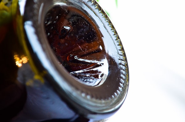 6. Почему на бутылке шампанского дно вогнуто вовнутрь?