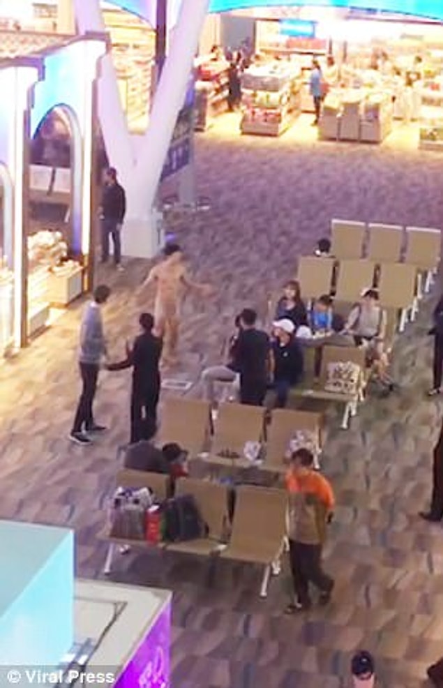 27 yaşında olduğu açıklanan Stece, Phuket'ten Güney Kore'ye uçmak için havalimanına gelmişti.