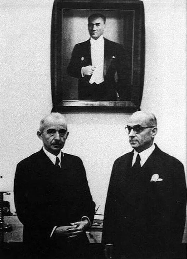 Atatürk'ün hayata veda edişinden bir gün sonra 11 Kasım 1938'deki meclis toplantısında İsmet İnönü oy birliğiyle yeni Reisicumhur seçildi.