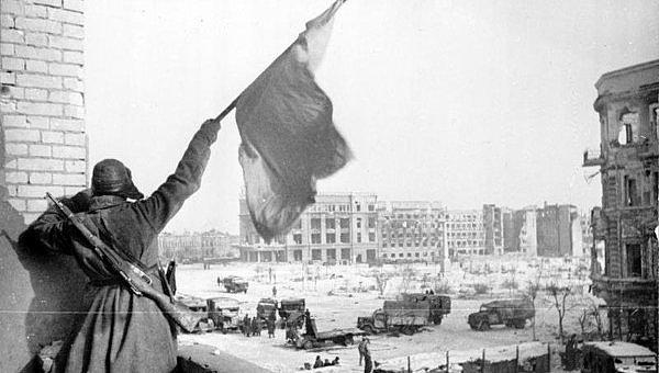 1943'te Stalingrad Savaşında bozguna uğrayan Almanya giderek düşüşe geçmişti. Müttefikler Türkiye'yi savaşa dahil etmeye uğraşsalar da hükumet hala temkinli davranıyordu.