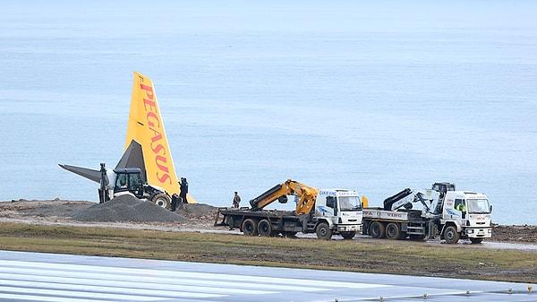 Güvenlik gerekçesiyle uçuşlara kapatılan havalimanından seferler yeniden başlatılırken, ilk sefer İstanbul'a gerçekleştirildi.
