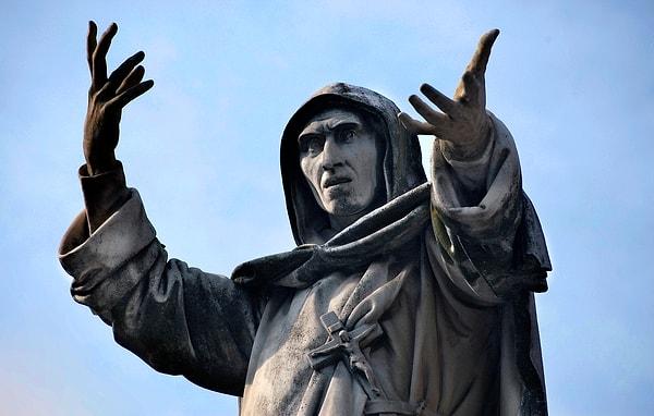 VIII. Charles'ın İtalya'yı karıştırmasından faydalanarak Floransa'da teokratik bir şehir-devlet kuran Girolamo Savonarola