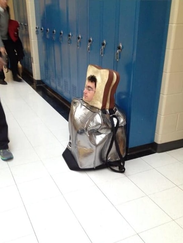 5. То чувство, когда не можешь решить, в чём пойти в школу... 🥪