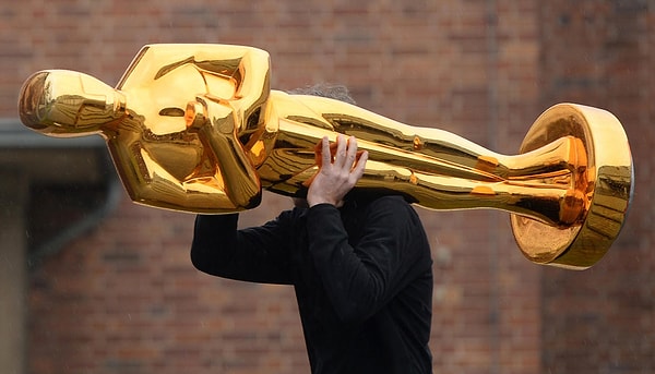 6. Какой российский фильм был первым удостоен Оскара?