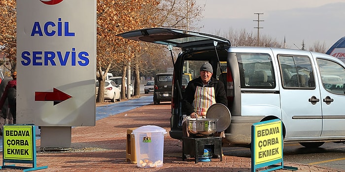 Sen Ne Güzel İnsansın! Dua İçin Hastane Önünde Çorba Dağıtan Dayı