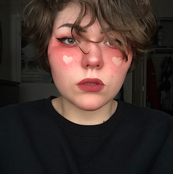 Сейчас его можно увидеть в Сети в самых разных вариациях.