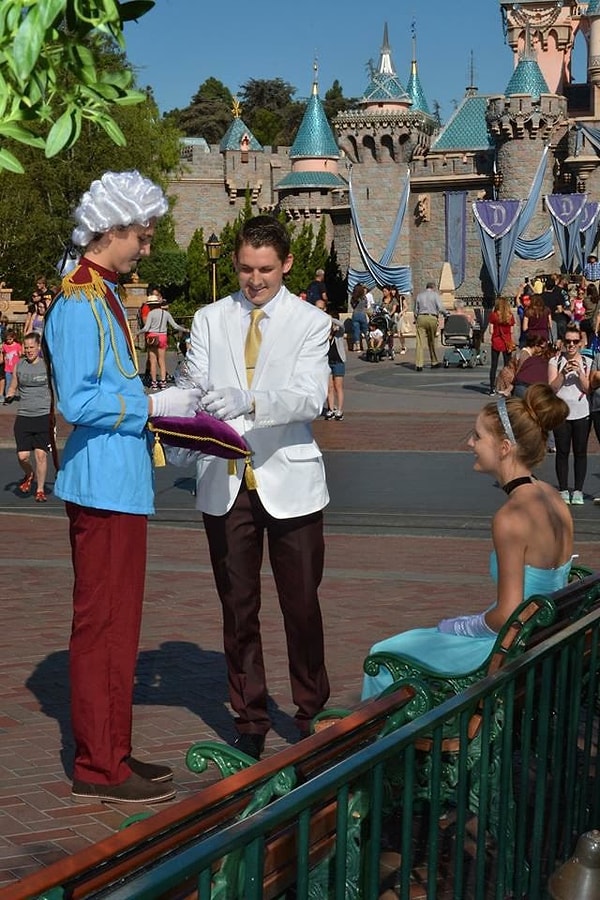 17. Прямо в Диснейленде. Как в настоящей сказке. И жили они долго и счастливо! 😍