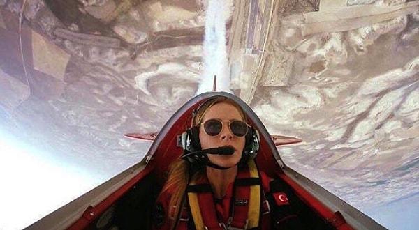 Kendisi ilk kadın akrobasi pilotu!