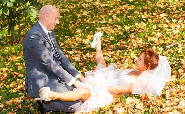 17. Что, прямо здесь? Кажется, кто-то перепутал первую брачную ночь и свадебную фотосессию