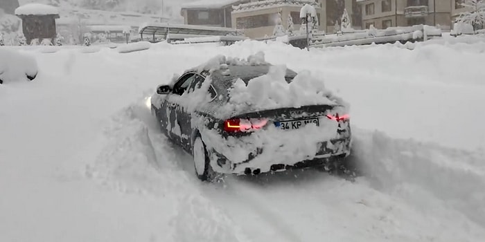 Yoğun Kar Yağışında Kar Küreme Aracı Gibi Giden Audi