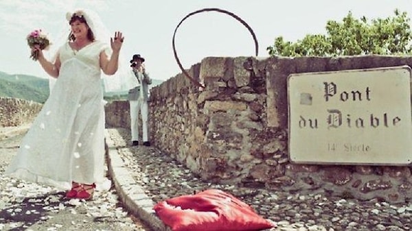 7. Джоди Роуз вышла замуж за мост