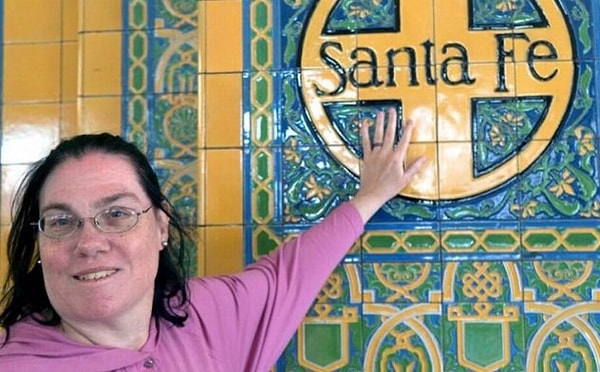 10. Кэрол Санта-Фе сочеталась браком с железнодорожной станцией
