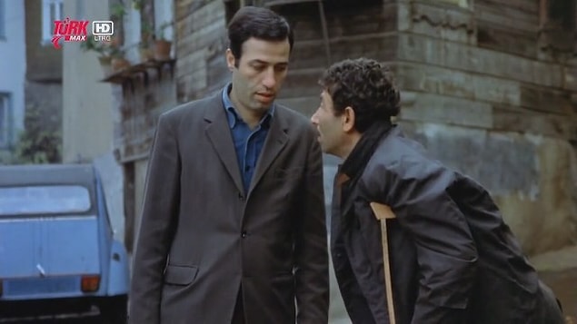 4. Kemal Sunal filmlerini en sonda yazalım dedik ama aklımızdan çıkmıyor, hangi filmi olursa olsun bir Kemal Sunal filmi izlenmez olur mu hiç?