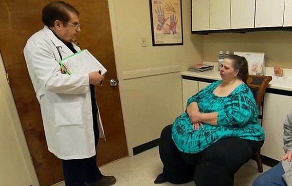 В программе озвучивается, что диета, которая прописывается до операции, должна составлять ровно 1200 калорий в сутки.