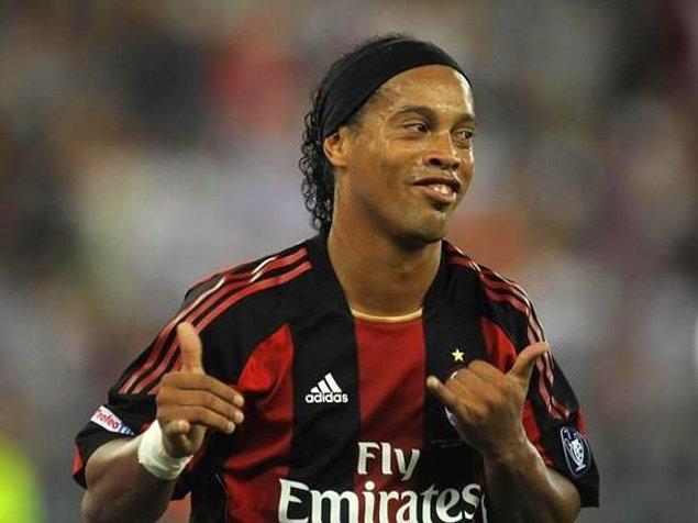 Harika bir Barcelona kariyerinin ardından, Milan'a transfer olan Brezilyalı yıldızın bundan sonraki kariyeri genel olarak inişli çıkışlı bir hal aldı.