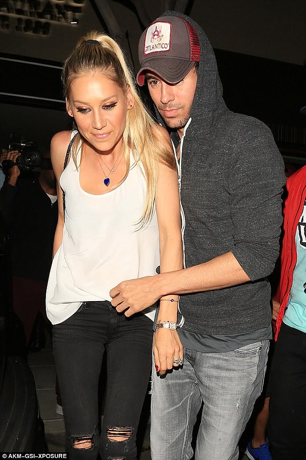 3. Известная своей закрытостью пара сумела сохранить в тайне от общественности всю беременность вплоть до родов, которые состоялись 16 декабря