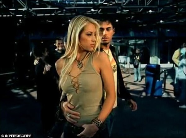 5. Эрике и Анна вместе уже 16 лет, они познакомились на съемках клипа певца