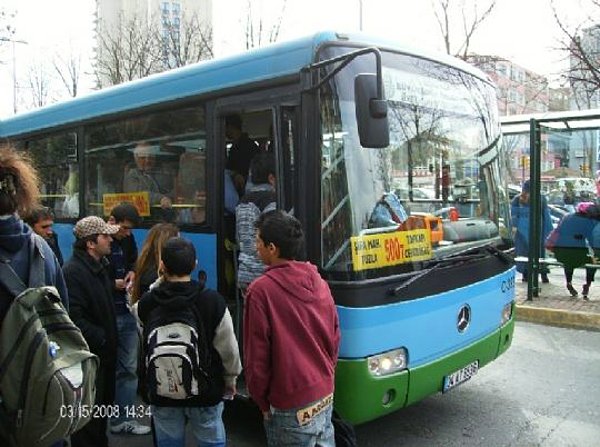 11. Ve bu trafik yüzünden zaten az sayıda seferi ve rezil hizmeti olan otobüslerin dakikalarca gecikmesi.