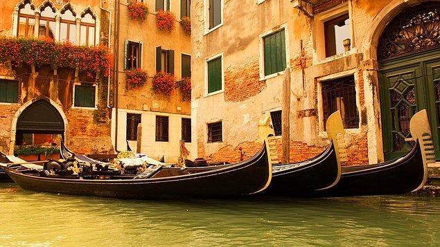 1. Venedik’de tüm gondolların siyaha boyanması zorunlu.