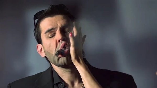 10. Пощёчина может помочь остановить истерику.