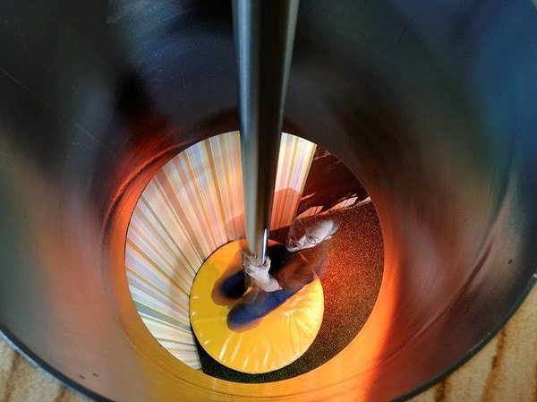 13. И даже пожарные шесты: