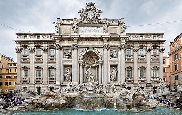 10. Roma'da bulunan Trevi Çeşmesi'ne günde 3.000 Euro'dan fazla para atılıyor.