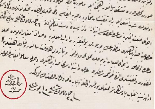 Bonus: II. Abdülhamid devrinde Yıldız Sarayı'ndan çıkan belgeden bir kesit ve sol altta kırmızı yuvarlak içerisinde Başkatip Tahsin Paşa'nın imzası.