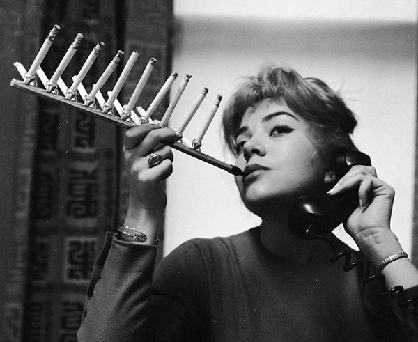 2. Держатель для сигарет, с помощью которого можно выкурить всю пачку