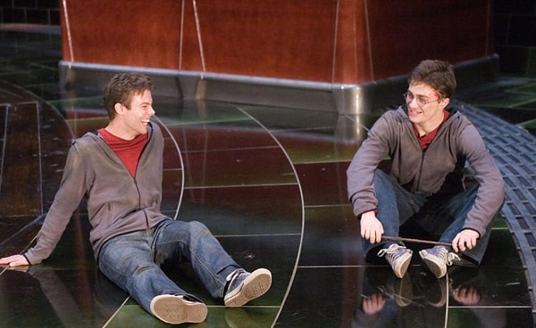 9. Дублер Дэниела Рэдклиффа остался парализован на всю жизнь после того, как ударился головой об стену во время съемок «Гарри Поттер и Дары Смерти. Часть 1».