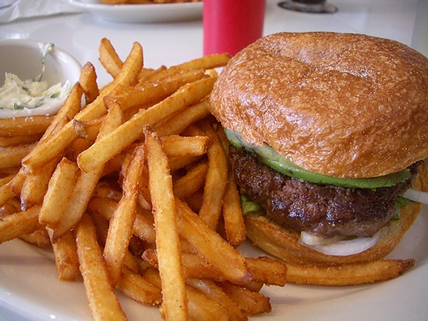 10. Наибольшее количество инфарктов приходится на понедельник.