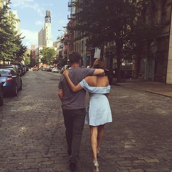 2. Он идет в ногу с вами