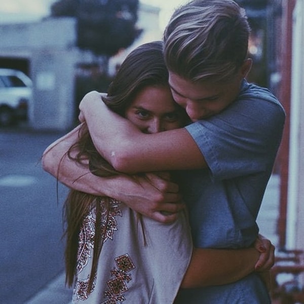 11. Он суетится