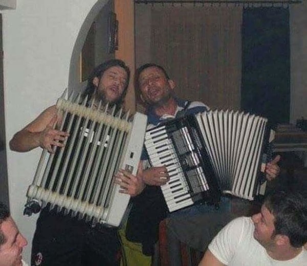 15. Быть может, "музыкант" слева из России?