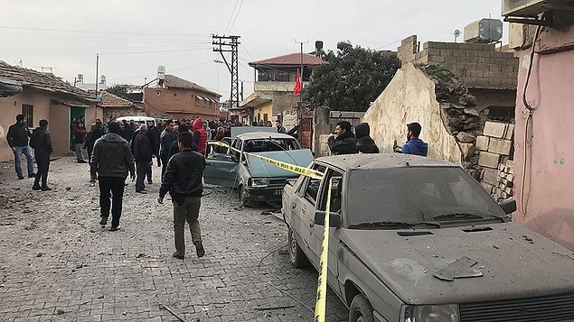 NTV canlı yayınına bağlanan Reyhanlı Belediye Başkanı, olayda bir kişinin hayatını kaybettiğini, 2’si ağır 32 kişinin de yaralandığını ifade etti.