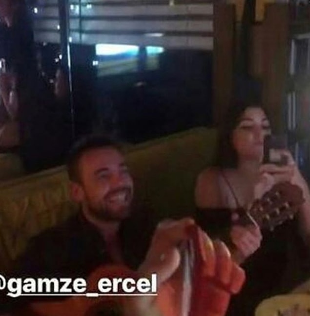 4. Bir aşk ise resmi olarak filizlendi artık. İşte karşınızda Hande Erçel ve Murat Dalkılıç'ın ilk fotoğrafı!