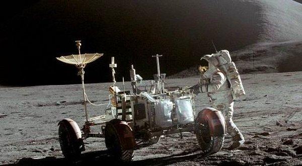 1967: Apollo-1 uzay aracı, Kennedy Uzay Merkezi'nde test edildiği sırada yandı.