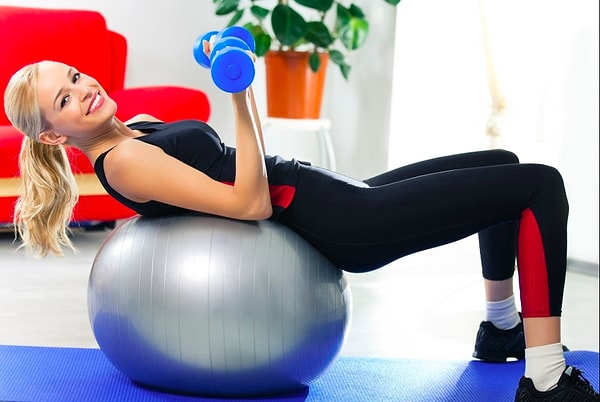 4. Высоким и худеньким девушкам необходимо создать мышечный корсет, поэтому профессиональный спорт часто исключается. Предпочтение отдается небольшим спортивным нагрузкам с одной-единственной целью – оздоровление!